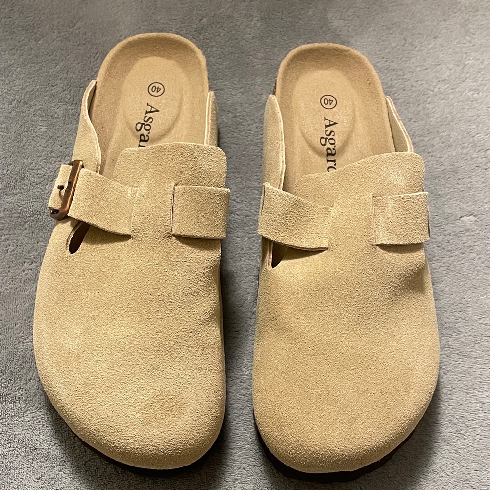 Women's Beige Suede Mules New w/o tags